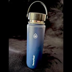 ThermoFlask 24 oz Thermos. Navy Blue.